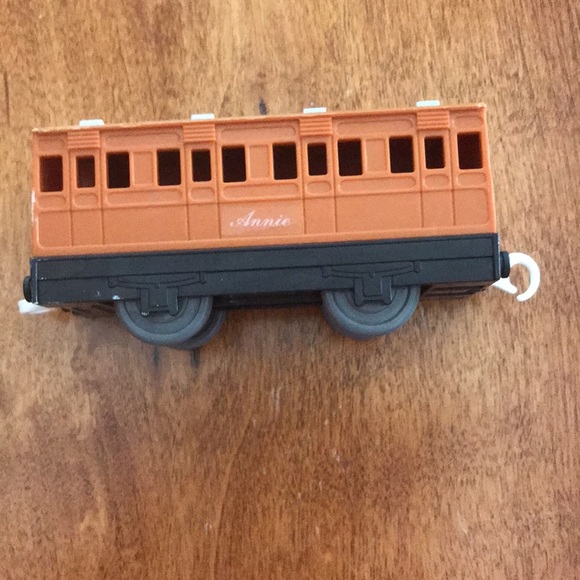Thomas & Friends "Annie" Passenger Coach Car TOMY 2002 gently played condition - Picture 3 of 4